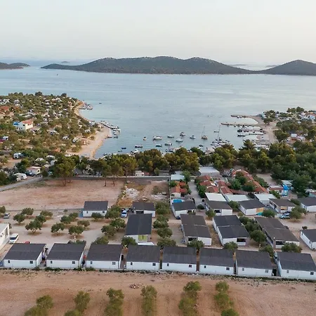 Bea, Familly Place, Free Parking And Wifi In Camp Dalmatino 펜션 드라게