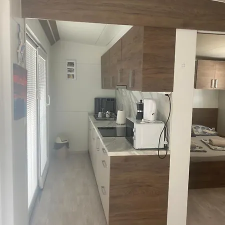 Bea, Familly Place, Free Parking And Wifi In Camp Dalmatino