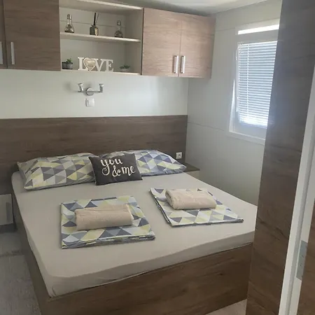Bea, Familly Place, Free Parking And Wifi In Camp Dalmatino 펜션
